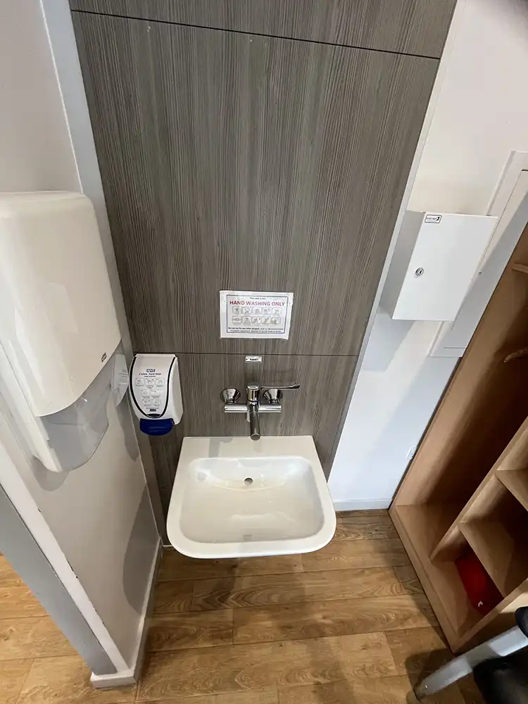 Adult Amenity Room showing room sink | Parkside-Suite