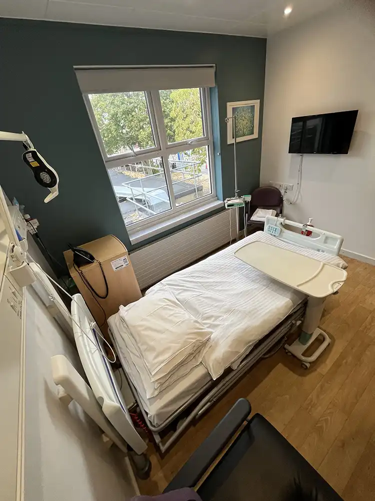 Adult-Amenity-Room-with-view-through-window_Parkside-Suite-Wexham